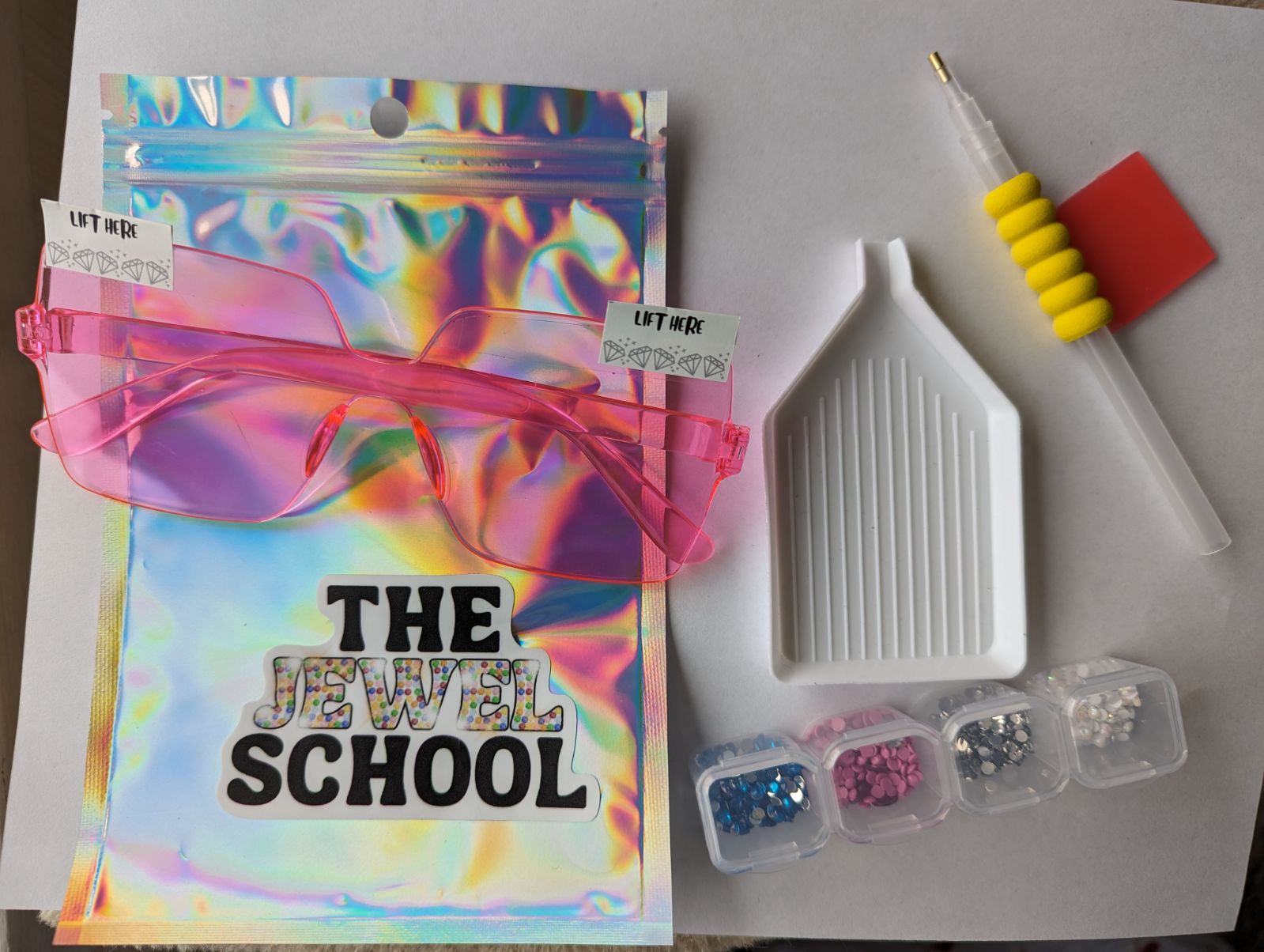 Sunglasses & Shine - The Jewel School Sunglasses & Shine - The Jewel School